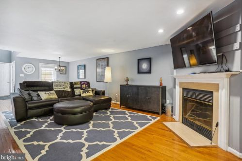 1502 Deer Point Way, Herndon VA  20194-1584 exterior