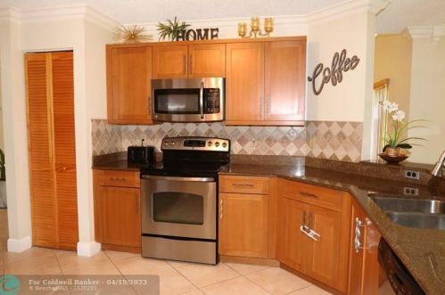 2937 179 Ave, Hollywood FL 33029-1602 exterior