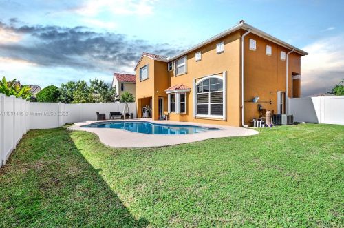 18890 12th St, Hollywood, FL 33029-2944