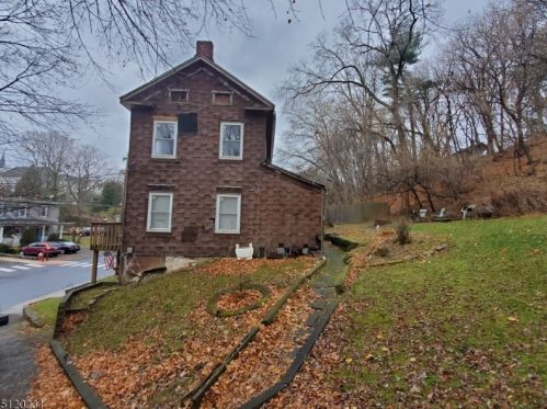 39 Mill St, High Bridge, NJ 08829-2004