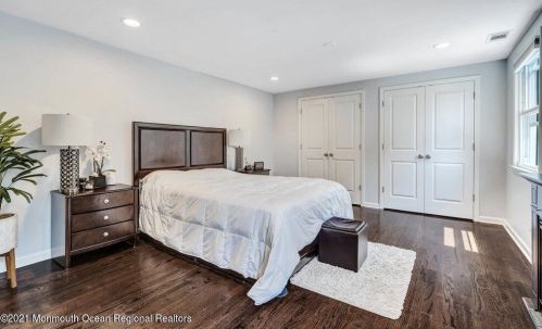 5 Coach Dr, Hazlet NJ  07730-1806 exterior