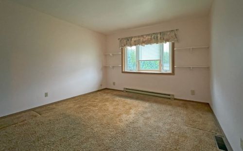 1782 Valley Rd, West Bend WI  53090-8929 exterior