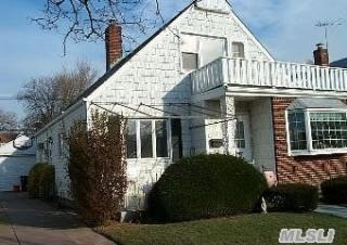 437 Park Ave, East Atlantic Beach NY  11561-3611 exterior