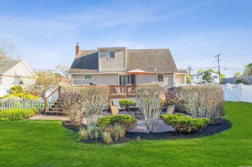 33 Lillian Pl, Canaan Lake NY  11772-2955 exterior