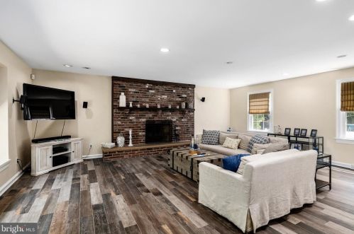 801 Thomas Ave, Riverton NJ  08077-1030 exterior