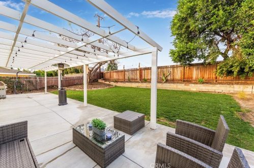 2647 Angela St, Simi Valley CA  93065-2605 exterior