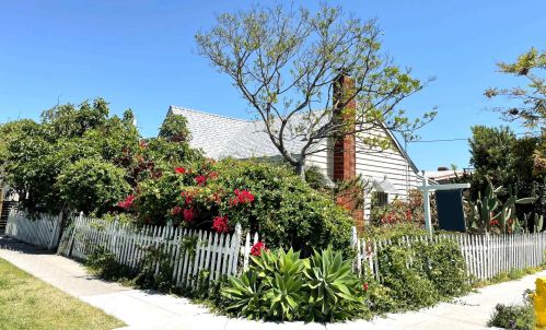 2905 Suncrest Dr, San Diego, CA 92116-1528