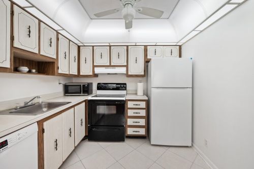 457 Capri J, Delray Beach FL  33484-5157 exterior