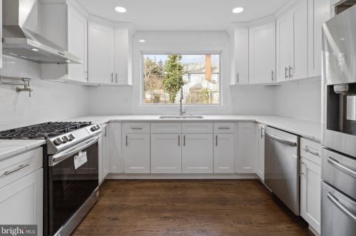 603 Crystal Lake Ave, Tavistock NJ  08033-2711 exterior