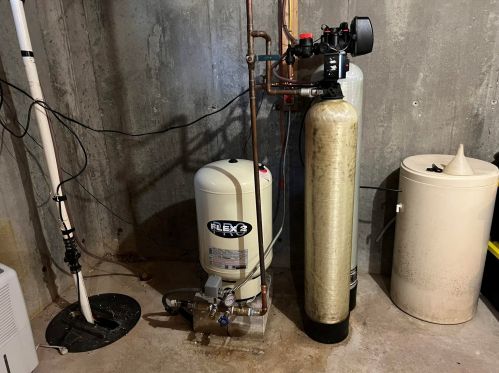 1 Ash St, Northwood NH  03261-3906 exterior