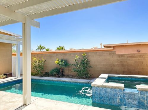 13938 Avenida Ln Vis, Desert Hot Springs CA  92240-6509 exterior