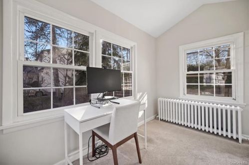 2 Tennyson St, Hartsdale NY  10530-1319 exterior