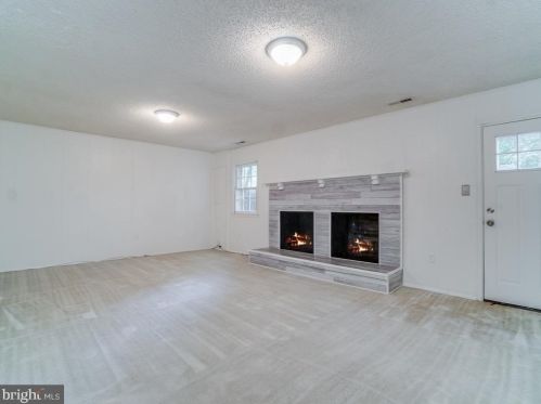 2836 Flagmaker Dr, Falls Church VA  22042-2203 exterior