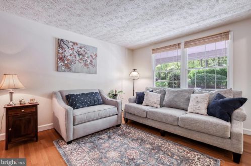 10902 Barton Hill Ct, Herndon VA  20191-5000 exterior