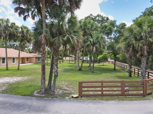 150 Armadillo Way, West Palm Beach, FL 33411-3817