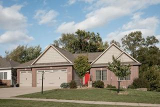 2971 High Bluff Dr, Iowa City, IA 52241-9744