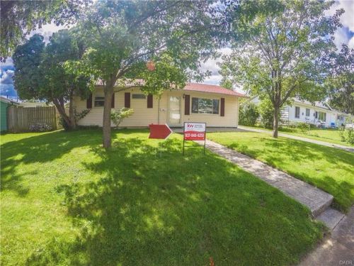1093 Frost Circle Dr, Xenia, OH 45385-2718