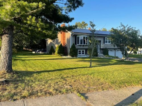 21 Revere Rd, North Haven, CT 06473-1524