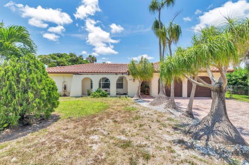 7621 Lake Dr, West Palm Beach FL  33406-8739 exterior