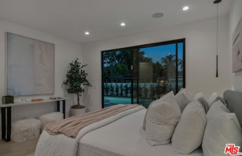 12600 Emelita St, North Hollywood CA  91607-1017 exterior