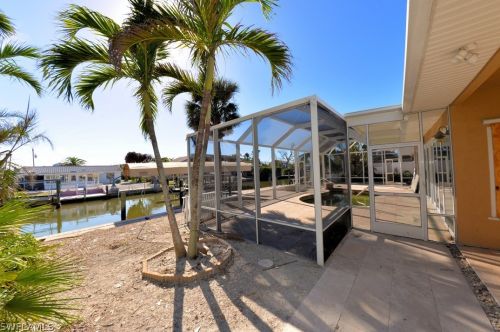 330 Madison Ct, Fort Myers Beach FL  33931-3642 exterior