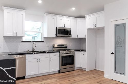 14363 Collins St, Van Nuys CA 91316-1030 exterior