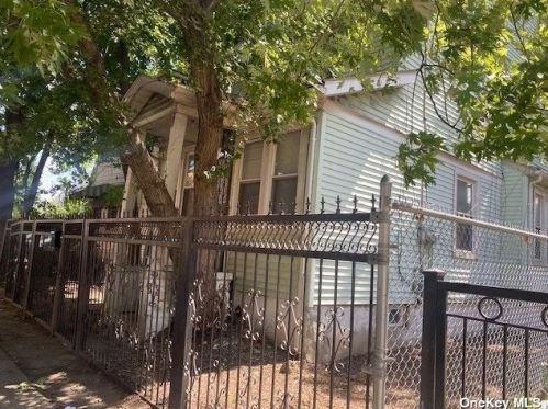 150-20 107th Ave, Jamaica, NY 11433-1318