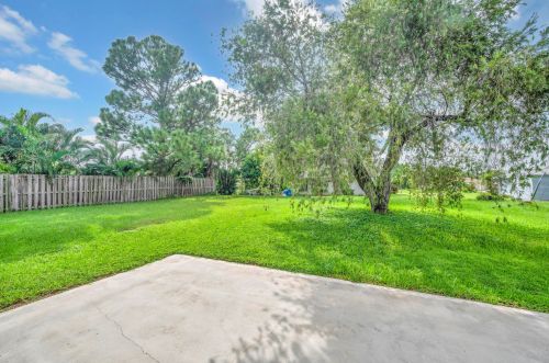 2556 Hallahan St, Fort Pierce, FL 34952-7289
