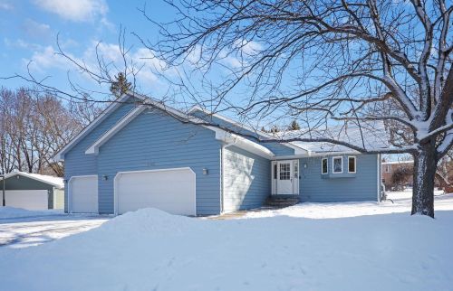 340 10th St, Howard Lake, MN
