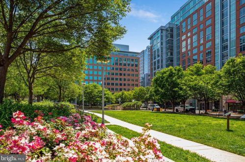 12146 Chancery Sta Cir, Herndon VA 20190-5801 exterior