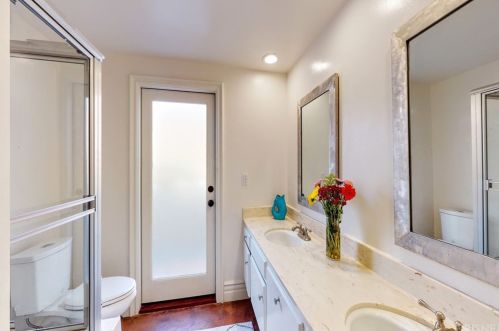 22926 Wrencrest Dr, Calabasas CA  91302-1866 exterior