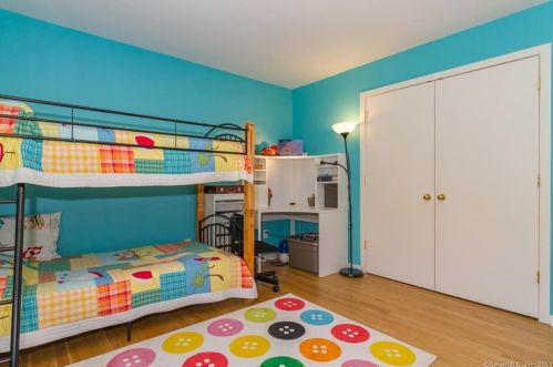 18 Betmarlea Rd, Norwalk CT  06850-2702 exterior