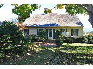 330 Sea Meadow Dr, Portsmouth, RI 02871-3934