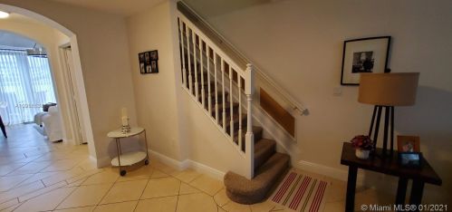 902 143 Ter, Hollywood FL  33027-6151 exterior