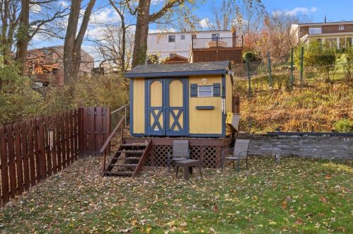 411 Pin Oak Dr, Glenshaw PA  15116-1123 exterior