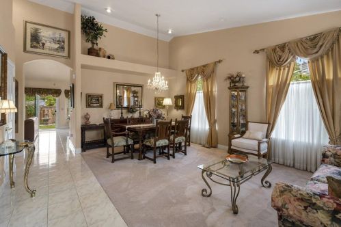 860 Valley Oak Dr, Hollister CA  95023-9155 exterior