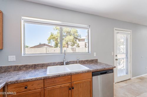 6838 42nd Way, Phoenix AZ  85042-5211 exterior