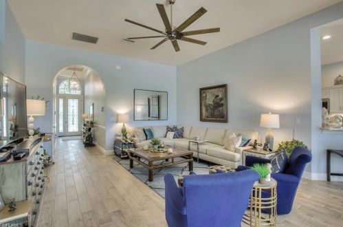 23188 Oakglen Ln, Bonita Springs, FL 34135-2075