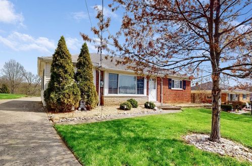 7154 Broadmore Dr, Cincinnati, OH 45247-3305