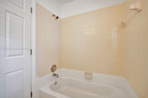 2728 177th Ave, Hollywood FL  33029-5142 exterior