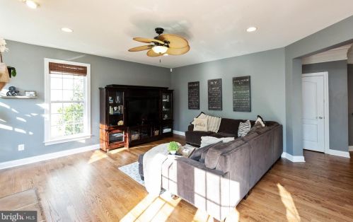 19277 Crk Fld Cir, Leesburg VA  20176-1621 exterior