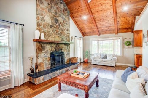 426 Buckhorn Dr, Belvidere NJ  07823-2707 exterior