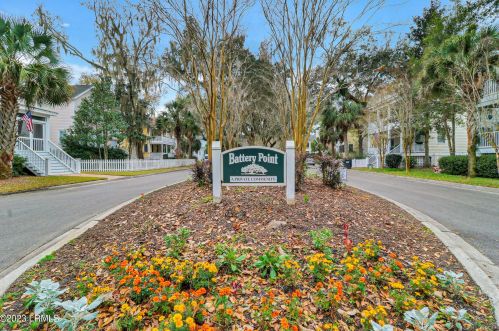 30 Petigru Dr, Beaufort, SC 29902-5263