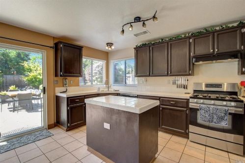 965 Turquoise St, Vacaville CA  95687-7859 exterior