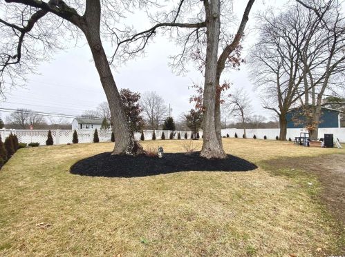 168 Washington Ave, Wheatley Heights NY  11798-2020 exterior