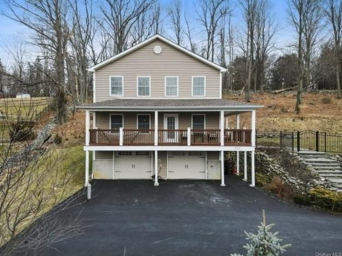 701 Mount Airy Rd, Newburgh, NY 12553-8963