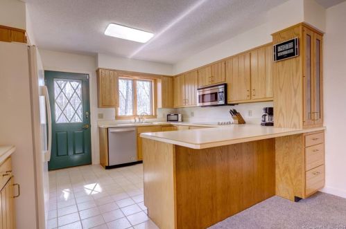 5 Bramble Bush Dr, Niantic CT  06357-1802 exterior