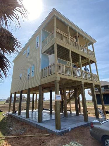 3806 Mendocino Dr, Galveston, TX 77554-7781