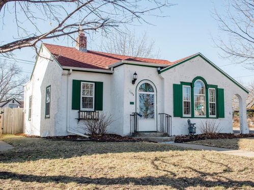 1396 Hartford Ave, Saint Paul, MN 55116-1648