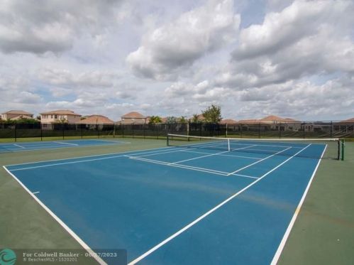 1745 Berkshire Cir, Vero Beach FL 32968-6715 exterior